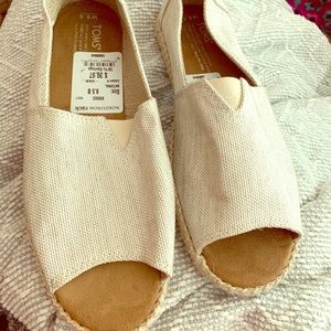 TOMS open toe canvas flats NWB